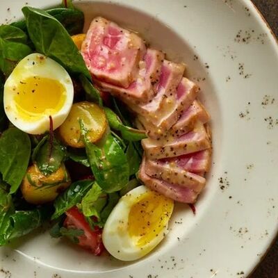 Салат с тунцом А-ля Нисуаз в MeatBarrique по цене 1140 ₽