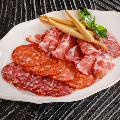 Ассорти мясных деликатесов в Ginza по цене 2290 ₽