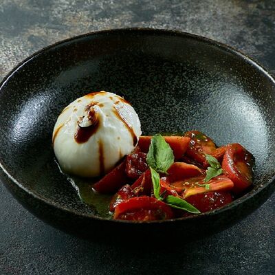 Буррата с томатами в Двор Помидор по цене 930