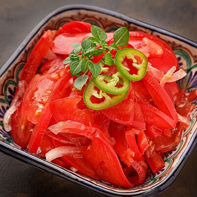 Салат Ачик-чучук в Чайхана Пловчик по цене 420 ₽