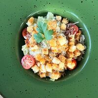 Цезарь с цыпленком в Черёхин