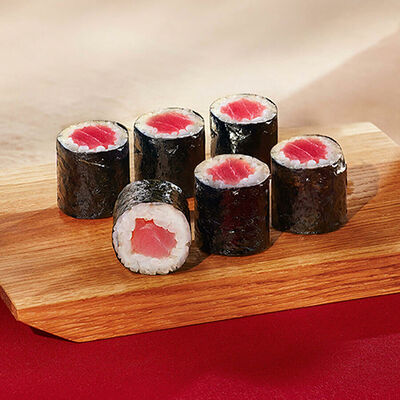 Маки с тунцом в Тануки по цене 320 ₽