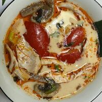 Том ям с курицей в Pho Nem