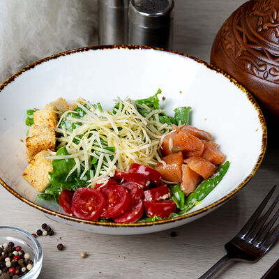 Цезарь с лососем в Папаха по цене 476 ₽