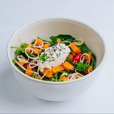 Салат с черри, фетой, азиатской заправкойв DRINKEAT MOLECULA по цене 560 ₽
