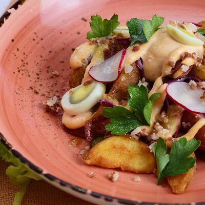 Баварский картофельный салат с колбасками и корнишонами в Самое популярное кафе по цене 660