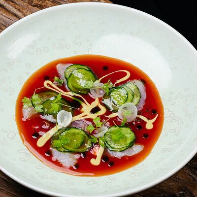 Малосольный муксун с соусом из копчёных томатов и ароматным маслом в Чешуя по цене 850 ₽