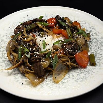 Говядина в устричном соусев Чизерия Восточный по цене 990 ₽