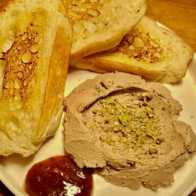 Паштет су-вид из куриной печени с вареньем из фиников в Барслона по цене 450 ₽