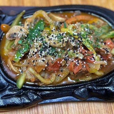 Жаровня из говядины с овощами в Чайхана Самарканд по цене 795 ₽