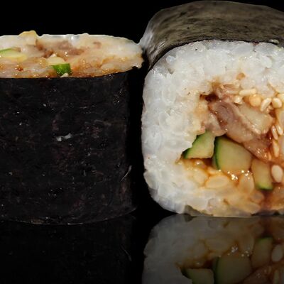 Ролл с угрем и огурцом в Пусан по цене 330 ₽