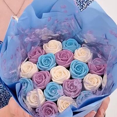 Шоколад фигурный букет из роз ручной работы из Бельгийского шоколада (голубой, фиолетовый и белый) в Мистер пряничек по цене 2500 ₽
