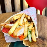 Гирос с курицей в соусе тартар в Umami