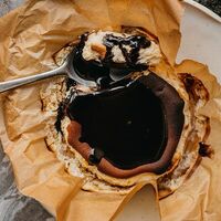 Баскский чизкейк в Lele Kitchen & Wine