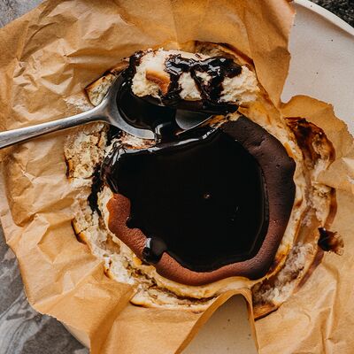 Баскский чизкейк в Lele Kitchen & Wine по цене 950 ₽