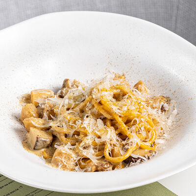 Спагетти с белыми грибами в М2 Органик Клуб Патриаршие по цене 1240 ₽