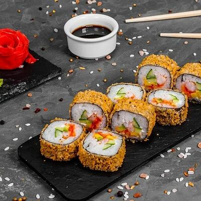Горячая Калифорния с креветкой в Суши Пати по цене 580 ₽