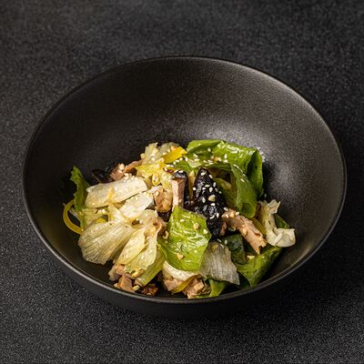 Салат с рваным мясом хойсин в MOYOO по цене 310 ₽