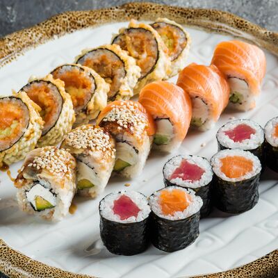 Ролл-сет в Пряности & Радости на Васильевском по цене 1050