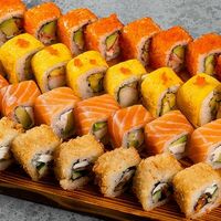 Ассорти из 4 роллов в Japan Corner