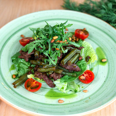 Салат с телятиной и стручковой фасолью в Пиколини по цене 490 ₽