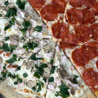 Сборная пицца Пепперони и Марсельеза в Parmezan по цене 1130 ₽