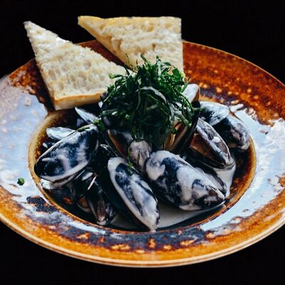 Мидии в сливочно-чесночном соусе в Лаверна по цене 790 ₽