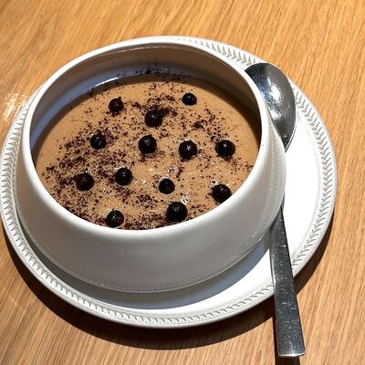 Манная каша с карамельным шоколадом и смородиной в Городское кафе N31 по цене 451 ₽