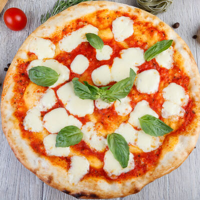 Пицца Маргарита в Пиццерия Помидор по цене 355 ₽