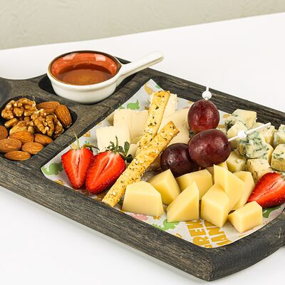 Сырная тарелка в Семейный ресторан Mr Grek по цене 1760 ₽