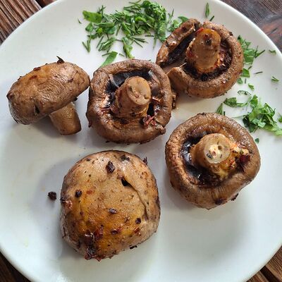 Шампиньоны грильв Кафе шашлычная по цене 360 ₽