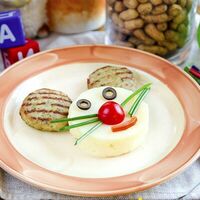 Котлетки куриные с пюре в MANANA