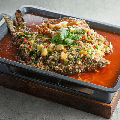 Запеченный карп с чесноком в See China по цене 1750 ₽