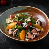 Салат с кальмаром и лососем в Мимино
