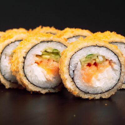 Ролл темпура сяке в Royal fish по цене 275 ₽