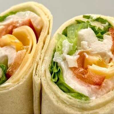 Ролл Цезарь в Small Town по цене 360 ₽