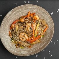 Лапша фунчоза с морепродуктами в Mesto Sushi & Grill