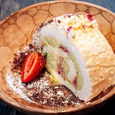 Меренговый рулет в Pro zharka по цене 490 ₽