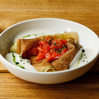 Блинчики с лососем и муссом пармезан в Pasta Salsa Osteria по цене 850 ₽
