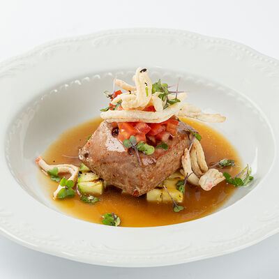 Тунец с овощами и устричным соусом в Магадан по цене 1190 ₽