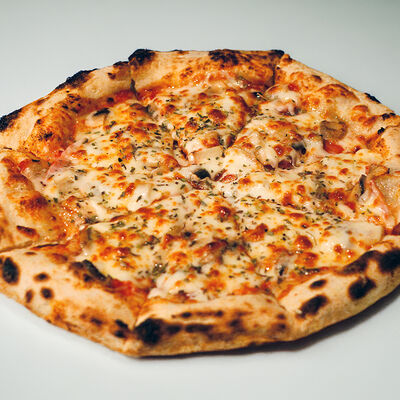 Пицца с ветчиной и грибами в Pizzeria by Cheeseria по цене 820 ₽