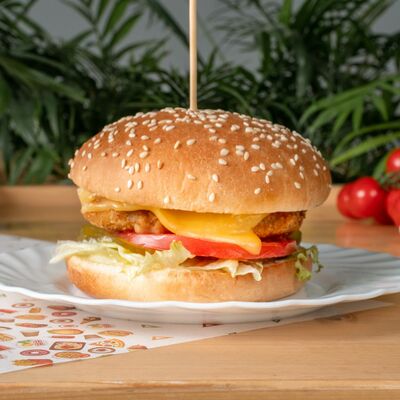 Бургер с куриной котлетой в Фуд Корт №1 по цене 350 ₽