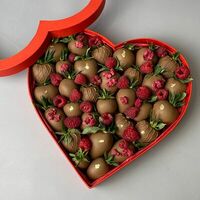 Сердце из клубники в шоколаде в Amambuket
