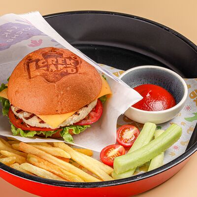 Кидсбургер с куриной котлеткой и картофелем фри в Семейный ресторан Mr Grek по цене 880 ₽