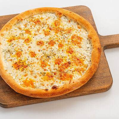 Пицца Четыре сыра на тонком тесте в Morricone pizza & wine по цене 750 ₽