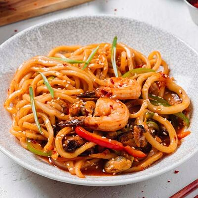 Вок с лапшой и морепродуктами в Кореана Light по цене 519 ₽