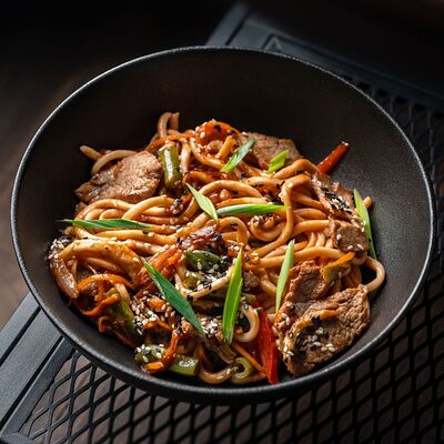 Wok со свининой в Густо & Пряно по цене 488 ₽