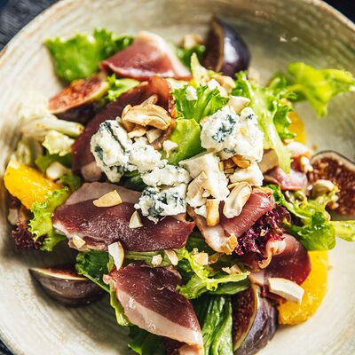 Салат с копченой уткой в Only Wine по цене 990 ₽