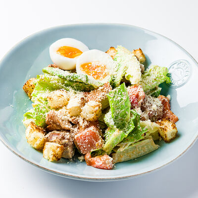 Салат с цыпленком и пармезаном в Сыроварня по цене 1090 ₽