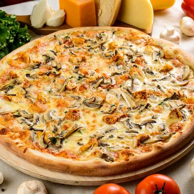 Пицца с курицей и грибами в Чайхона Уют по цене 890 ₽